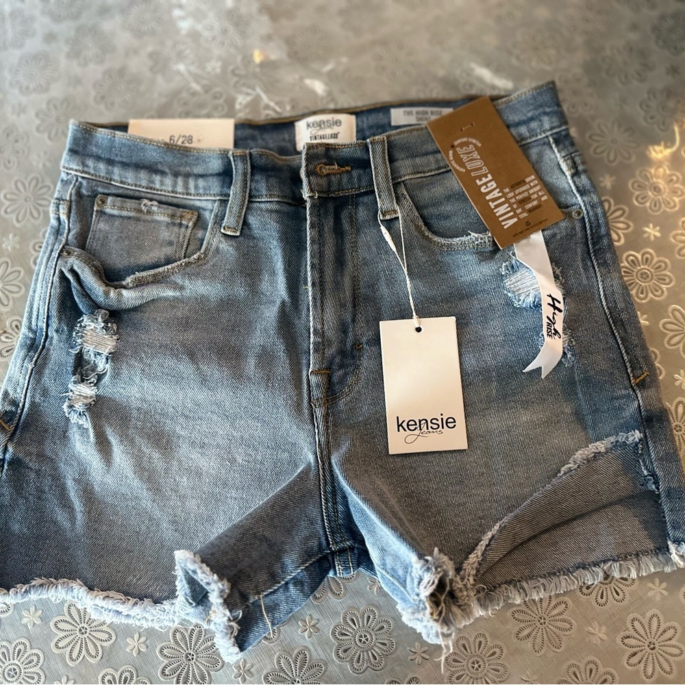 ✨‎ Kensie High Rise Distressed Denim Shorts Vintage Luxe Frayed Hem 6/28 NWT ✨ - Picture 4 of 9